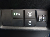パーキングセンサーや横滑りを防ぐVSA等のスイッチ類は運転席の右側、手の届きやすい位置にあります。