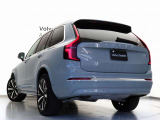 マイルドハイブリッドを搭載した7シーターSUV。街中でも高速道路でも、電動パワートレーンならではの発進時からなめらかな加速フィールをお楽しみいただけます。
