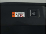 パワーバックドア装備!リヤゲートのスイッチを押すだけでバックドアが閉まります!運転席周りからも開閉の操作ができます♪