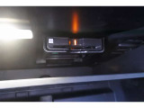 ETC車載器を標準装備。カードリーダーはグローブボックス内に取り付けられています。