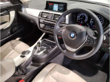 BMWの運転席はドライバーオリエンテッドという構造を採用。ドライバー目線の操作がしやすい設計になっており、ドライブ中にも目線の移動が少なく運転中にも簡単に操作ができます。