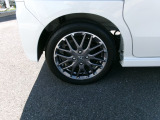 車体にぴったりの純正ホイールです。