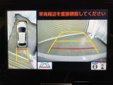 車を真上から見るような、パノラミックヴューモニターを装備、安心ですね。