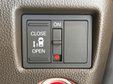 【パワースライドドア】スマートキーや運転席のスイッチでスライドドアの開閉が可能♪電動だから力を入れてドアを開ける必要が無く、小さいお子様でも、重い荷物を持っている時もラクに開け閉めできます♪