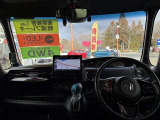 アイポイントが高く見晴らしの良い運転席!死角が少なく周囲の状況を把握しやすいので、ストレスフリーで運転できます。