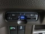 バックカメラの画像です。ガイドラインがスムースな車庫入れをサポートいたします。車庫入れの安心感がアップしますね。