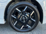おしゃれは足元から。日産純正のアルミホイールで足元すっきり。タイヤサイズは165/55R15になります