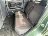 リアシートはスライド出来ますので、軽自動車なのに足元広々!ゆったり乗ることが出来ます。