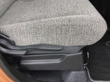 シートリフター搭載で、身長を気にせず乗っていただけます。