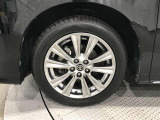 純正18インチアルミホイール装備。