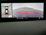 マルチビューカメラ付きで後退時も安心です。