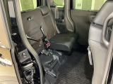 後席をはね上げれば、「もうひとつの荷室」が生まれます。