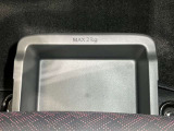 助手席アンダーボックスは運転用の替え靴や、車内に常備しておきたい子供用品、着替えた服などが収納できて便利です。女性に嬉しい収納スペースです★
