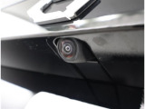 バックカメラが付いているので後方確認が非常にしやすいです。今や運転初心者も熟練者も必須装備!ついていて損はないですね♪
