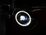 LEDヘッドライト&フロントフォグランプ キセノンに比べて明るさと照射範囲が向上し、消費電力も低減のため省燃費に貢献。