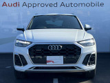 シングルフレームグリルはAudiの象徴的なデザイン要素であり、一目でAudiとわかるスタイル、大きくて迫力のある形状が車のスポーティな印象を強調しており、魅力的なデザインとなっています。