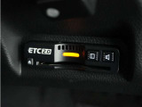 ◆ETC2.0装着◆進化したドライブ体験。料金収受システムだけだったETCが生まれ変わって、高速道路を賢く使うETC2.0に進化しました。多彩な情報サービスが便利で快適なドライブ体験を提供します。