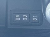 ★USB充電端子★スマートフォンやタブレットの充電ができるように!