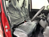 高いホールド性で運転姿勢が安定します。長距離ドライブでも疲れにくいのが魅力です。快適なドライビングライフをお送りください♪