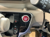 プッシュエンジンスタート/ストップスイッチでキーを差し込むことなく、ワンプッシュでエンジンの始動・停止ができます。