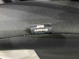 車両側方からの衝撃を緩和するSRSサイドエアバッグ(運転席/助手席)が付いてます
