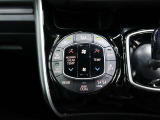 左右独立温度コントロールフルオートエアコンです。運転席、助手席それぞれで独立して温度設定ができます。冷え性の方が乗っても安心ですね♪