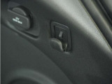 ◆コンビ二フック◆ちょっとした買い物の袋を吊り下げたり、ゴミ袋を吊り下げられるコンビニフックがあり車内を転がらず便利です!