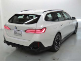 どの角度からもBMWのフォルムが際立ちます。