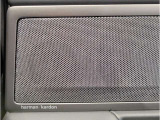ハーマンカードンは移動中の車内空間をより快適に過ごす為のスピーカーで600W・9チャンネル・サラウンド・車両専用のイコライザーが装備され、良質な音源でございます。