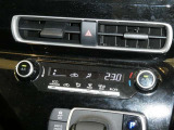 オートエアコンで車内も快適です。冬や雨の日の室内の結露防止等コンディションに加えて、冷え過ぎ、暖め過ぎに因る燃費を悪化を防ぎます