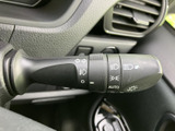 レバーに表示されたマークから機能を確認しやすく、運転席から手元の位置を把握しやすい設計です。必要な灯火類の操作を手元で行えるため、暗い時間帯のお出かけにも便利です。