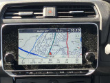 リーフ専用NissanConnectナビは充電スポットの自動更新や、Bluetooth対応、さらにさまざまなスマホアプリと連動、Apple CarPlayにも対応しています。