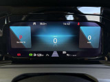 【Digital Cockpit Pro】メーター表示に加え、ナビゲ―ションのマップ、アシストシステムなど好みに応じて表示を切り替えできます。