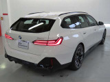 どの角度からもBMWのフォルムが際立ちます。