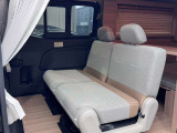MYROOM専用の2 in 1シートを採用。移動する際の前向き乗車のポジションと駐車時の後ろ向きポジションを簡単に変えられる