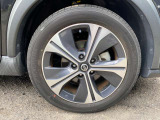 【タイヤ・ホイール】 純正17インチアルミホイール タイヤサイズ《205/55R17》になります。