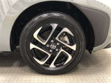 15インチ純正アルミホイール(185/65R15)装着です。メーカーオプションでアップグレード済み!