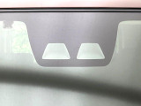 【スマートアシスト】走行中に前方の車両等を認識し、衝突しそうな時は警報とブレーキで衝突回避と被害軽減をアシスト。より安全にドライブをお楽しみいただけます。