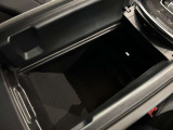 ゆったりとしたトランクルームでございます。たくさんのお荷物の車載が可能でございます。