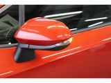 対向車からの視認性も高いサイドターンランプ付きドアミラー。