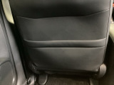 前席背面に、収納ポケットが付いています。