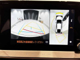 パノラミックビューモニター付きです。車両を上から見たような映像をディスプレイオーディオ画面に表示。運転席からの目視だけでは見にくい、車両周辺の状況をリアルタイムでしっかり確認できます。