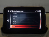 【マツダコネクト】ラジオ・テレビ/Bluetoothオーディオ、その他アプリケーションなどの機能で楽しむことができます。