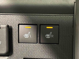 寒い日のドライブを快適にする運転席&助手席シートヒーターが付いてます。アクセサリーソケット(12V/120W)も装備されています。