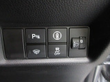 パーキングセンサーや横滑りを防ぐVSA等のスイッチ類は運転席の右側、手の届きやすい位置にあります。
