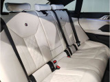 【エアバック】BMWのエアバックやその他の安全装備は、互いに補完しあう事で徹底した安全性を貫きます。万一の事故の際にそれぞれ最適な保護を提供してくれます!