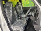 運転席シート廻りは使用感も少なく、良好な状態となっています。前オーナー様が丁寧に使っていたことがよくわかりますね。
