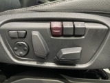 【メモリー機能付きパワーシート】運転手が代わってもボタン一つで設定ポジションに。常にご自身のドライブ設定が整います。
