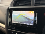 バックカメラを装備!後退時にナビ画面へ車両後方の映像を表示し、目視では確認しにくい場所の安全確認をサポート。狭い駐車場での車庫入れや縦列駐車にも役立つ、嬉しい装備です。