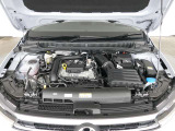低燃費の1.0TSI(1000ccのターボチャージャー付)エンジンを搭載しています。街中から高速道路まで軽快に走ります・排気量が少ないので毎年の自動車税のご負担も少ないです。